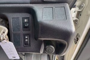 サムネイル: 平成２３年　日野　レンジャー４トン４段クレーン　ラジコン　走行６万以下！！